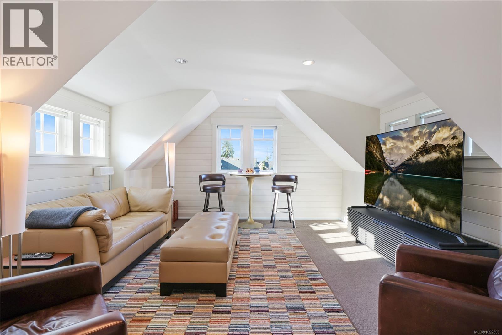 992 Bluffs Dr, Qualicum Beach