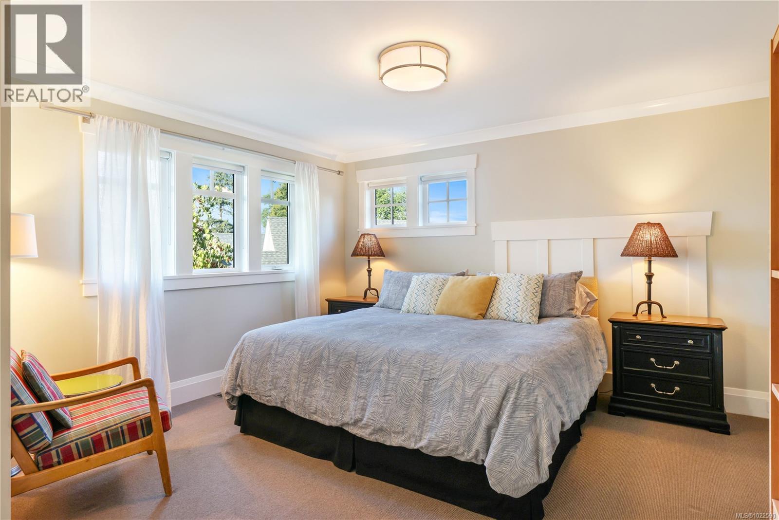 992 Bluffs Dr, Qualicum Beach