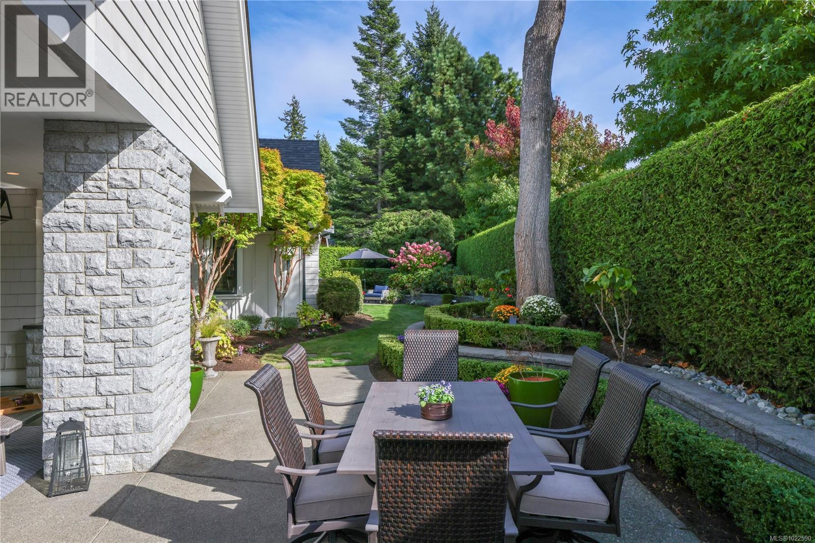 992 Bluffs Dr, Qualicum Beach