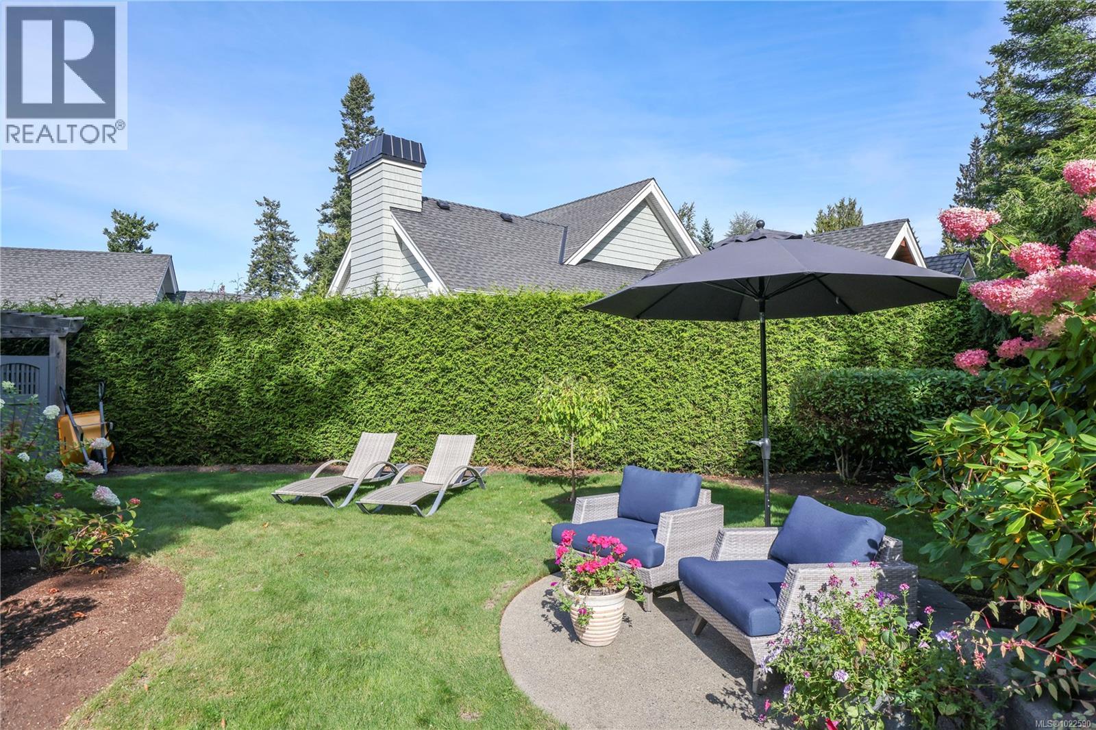 992 Bluffs Dr, Qualicum Beach