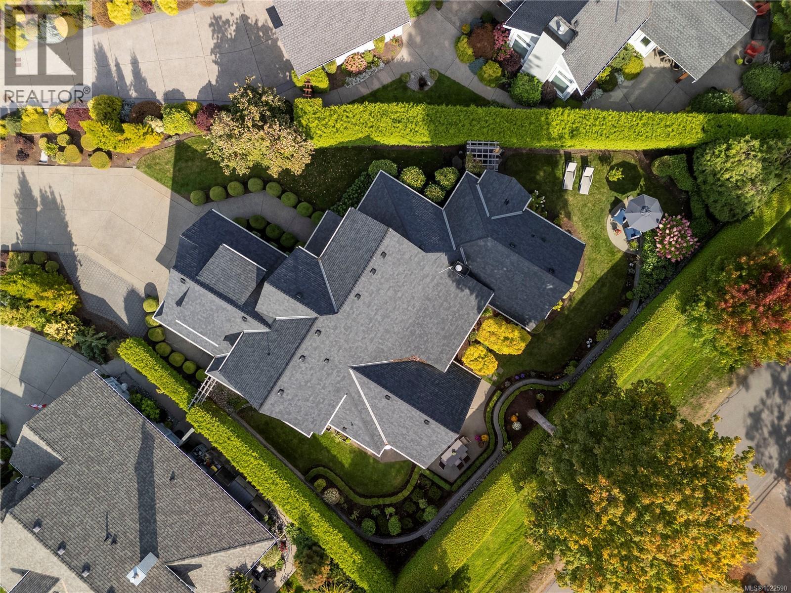 992 Bluffs Dr, Qualicum Beach