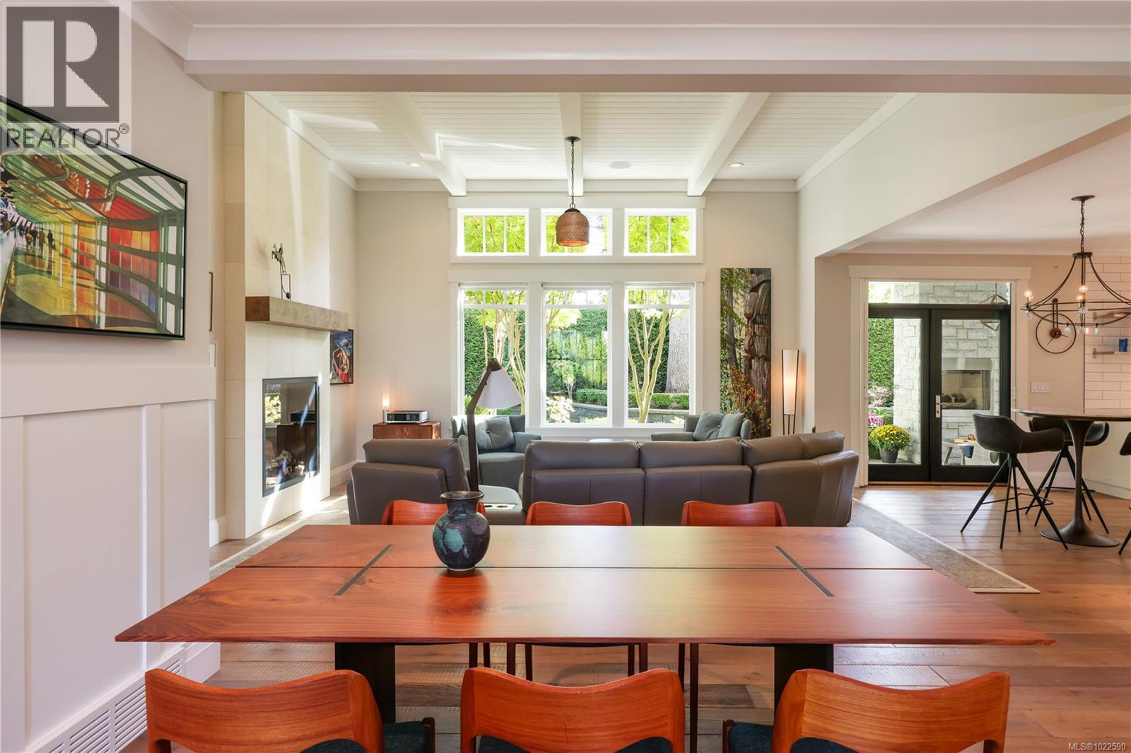 992 Bluffs Dr, Qualicum Beach