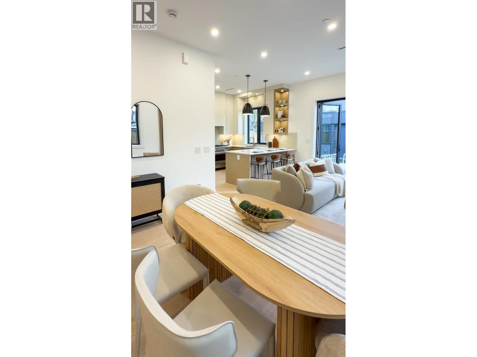 2 356 E 40TH AVENUE, Vancouver