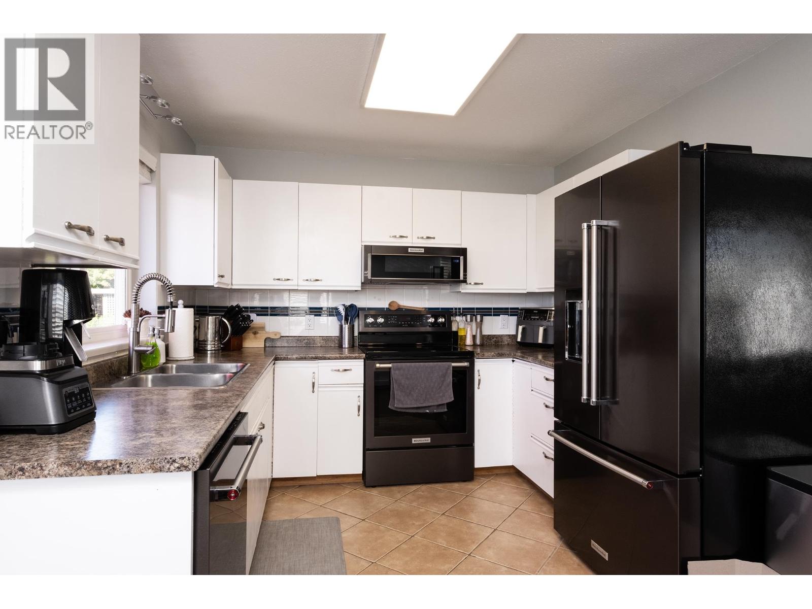 565 WILDWOOD CRESCENT, Gibsons