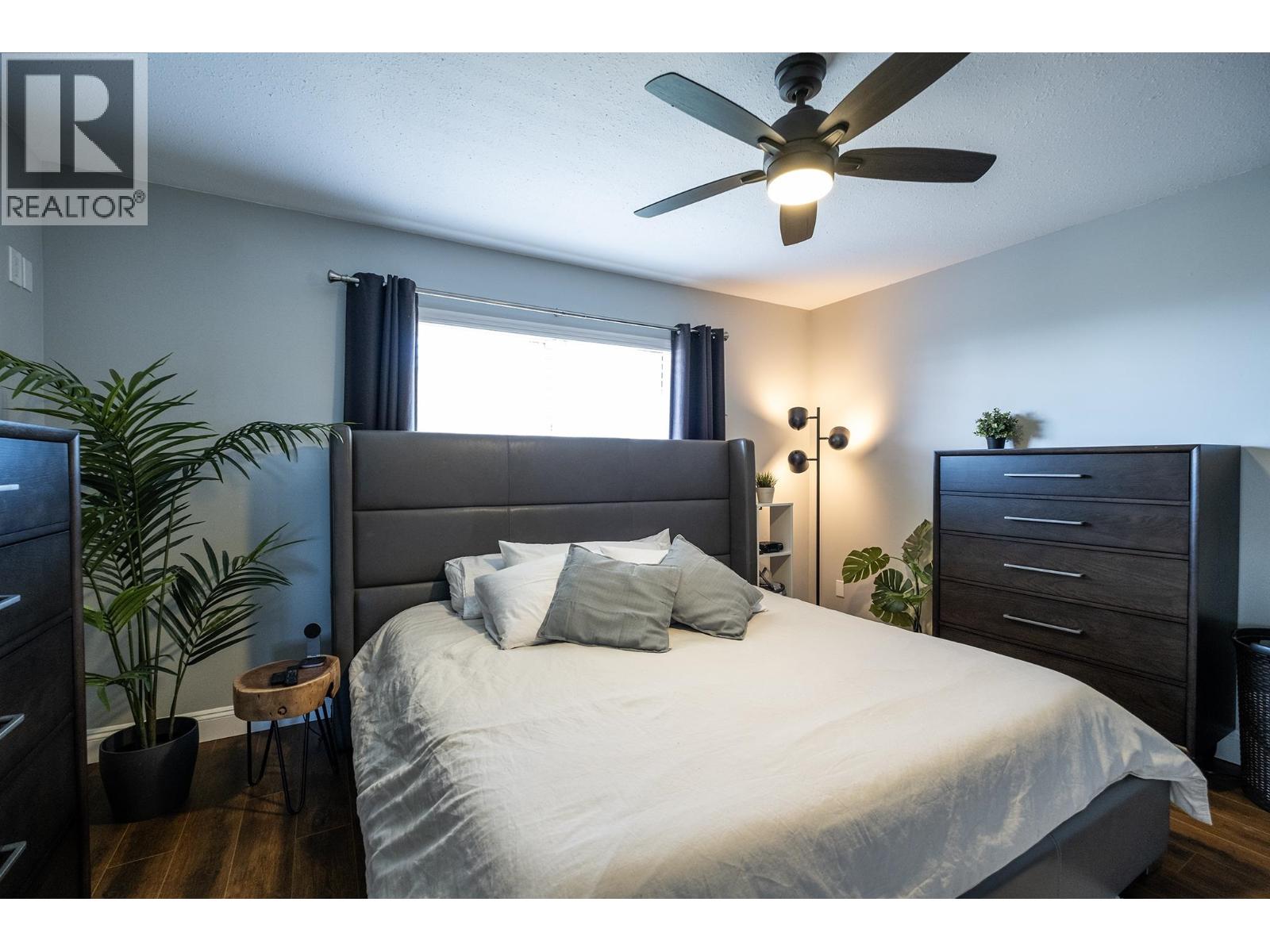 565 WILDWOOD CRESCENT, Gibsons