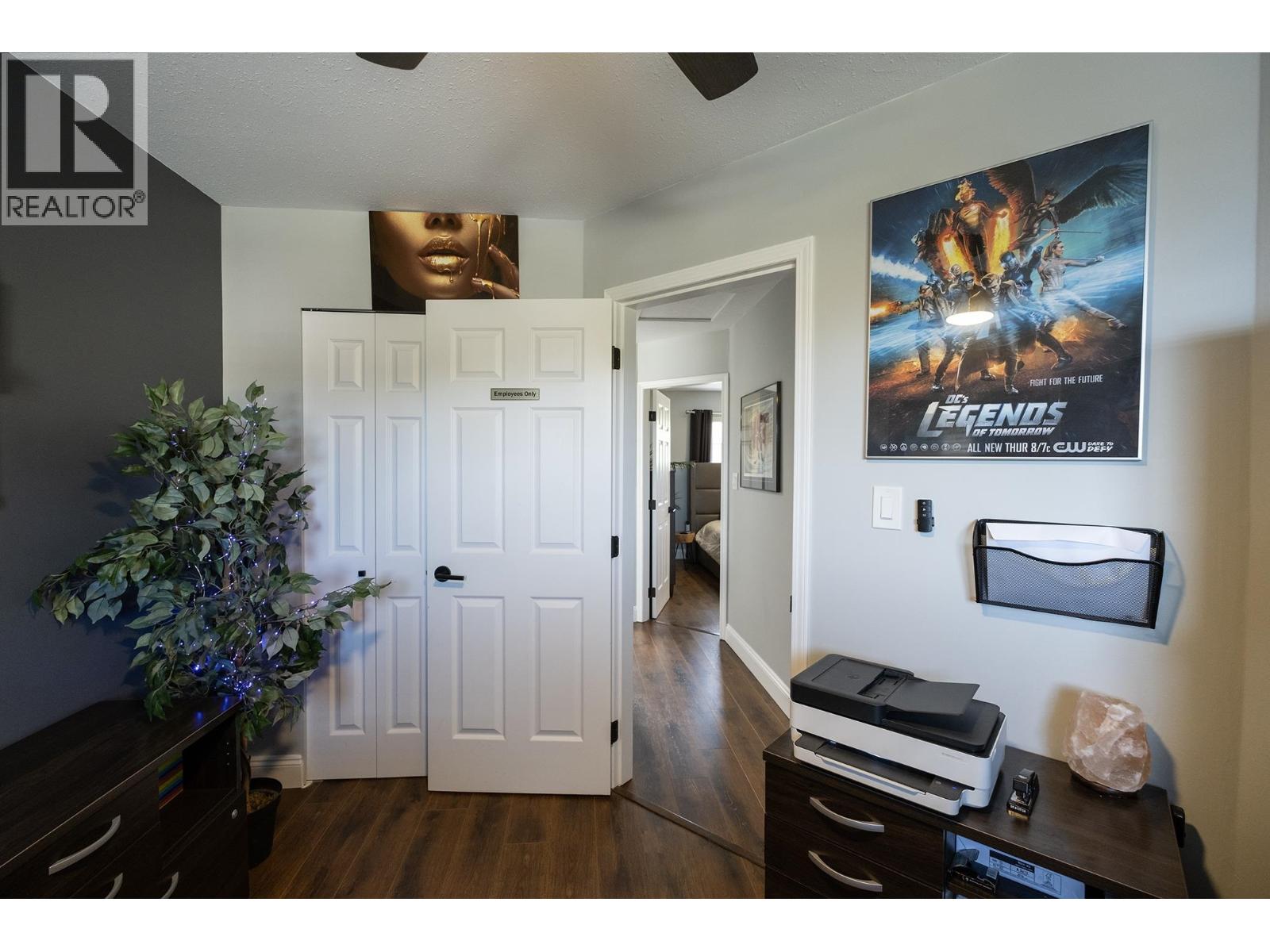 565 WILDWOOD CRESCENT, Gibsons