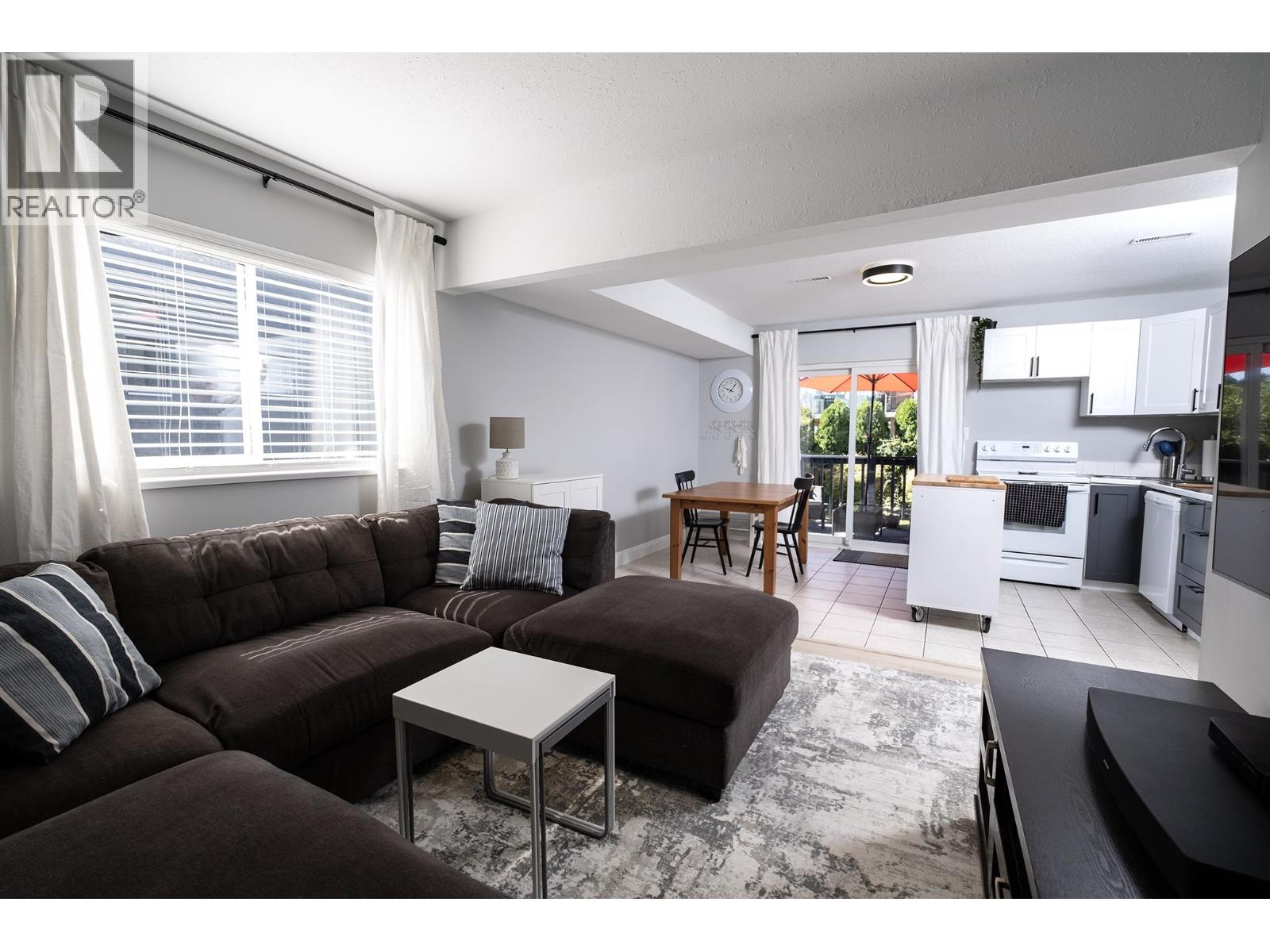 565 WILDWOOD CRESCENT, Gibsons