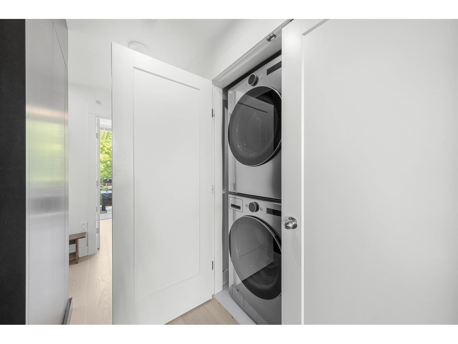 301 15445 VINE AVENUE, Surrey