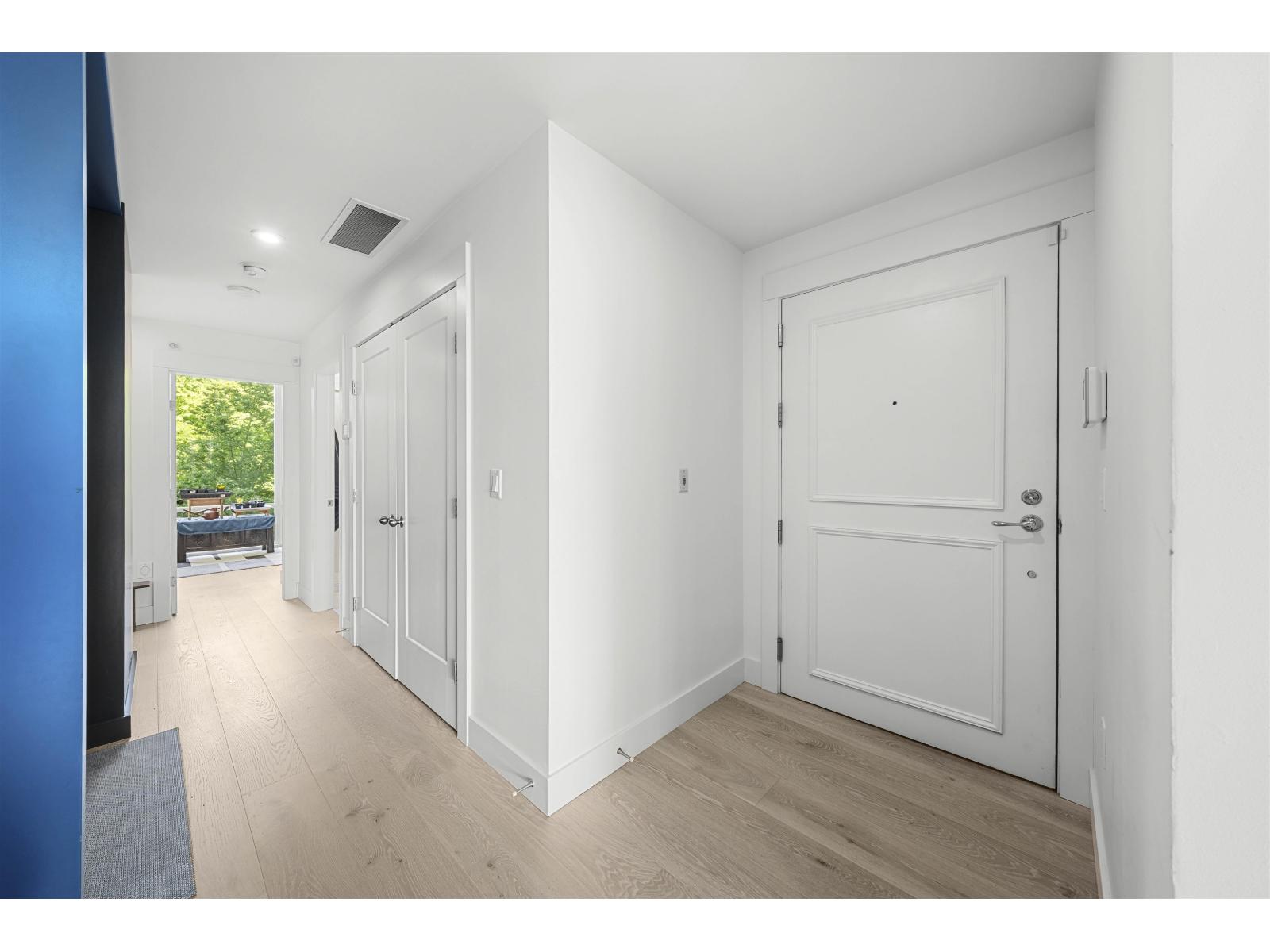 301 15445 VINE AVENUE, Surrey