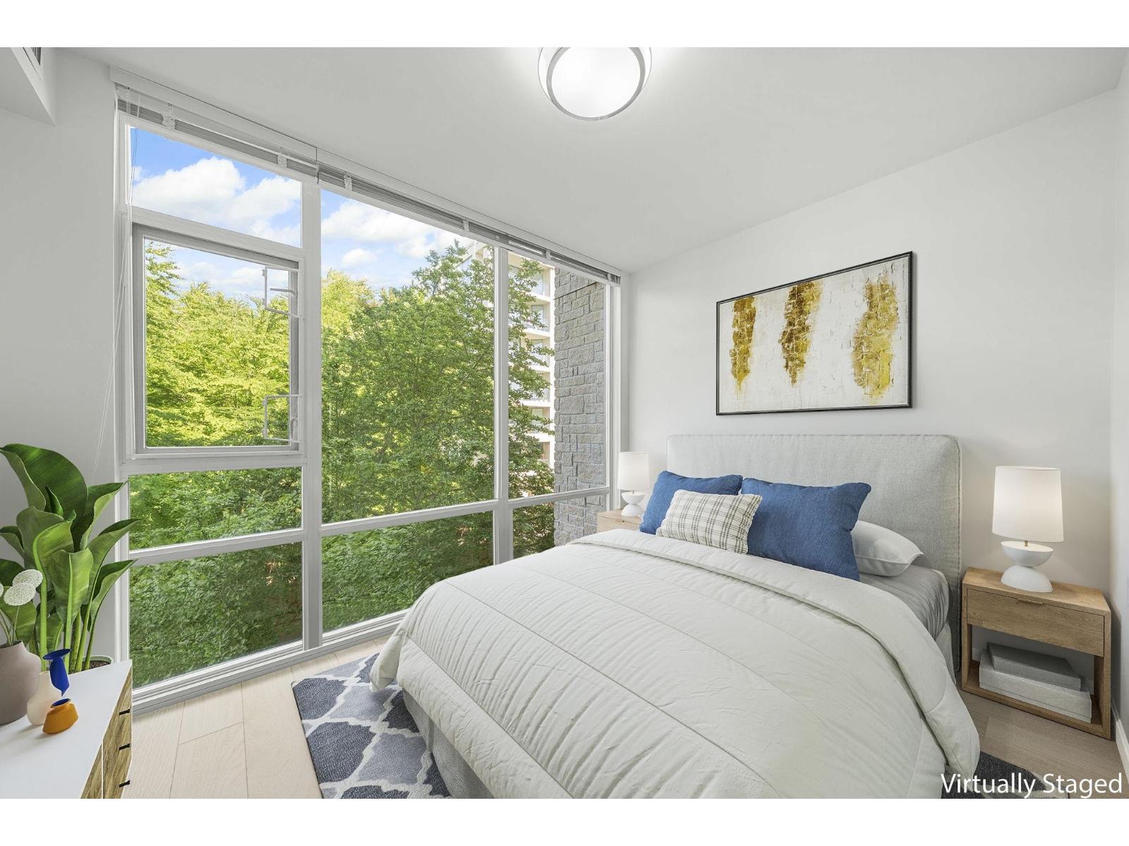 301 15445 VINE AVENUE, Surrey