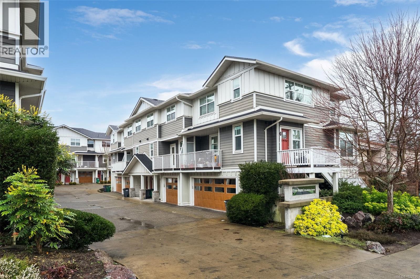 13 3356 Whittier Ave, Saanich