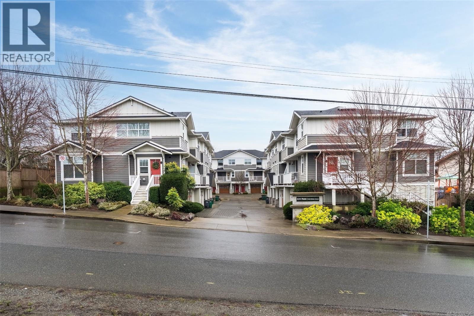 13 3356 Whittier Ave, Saanich