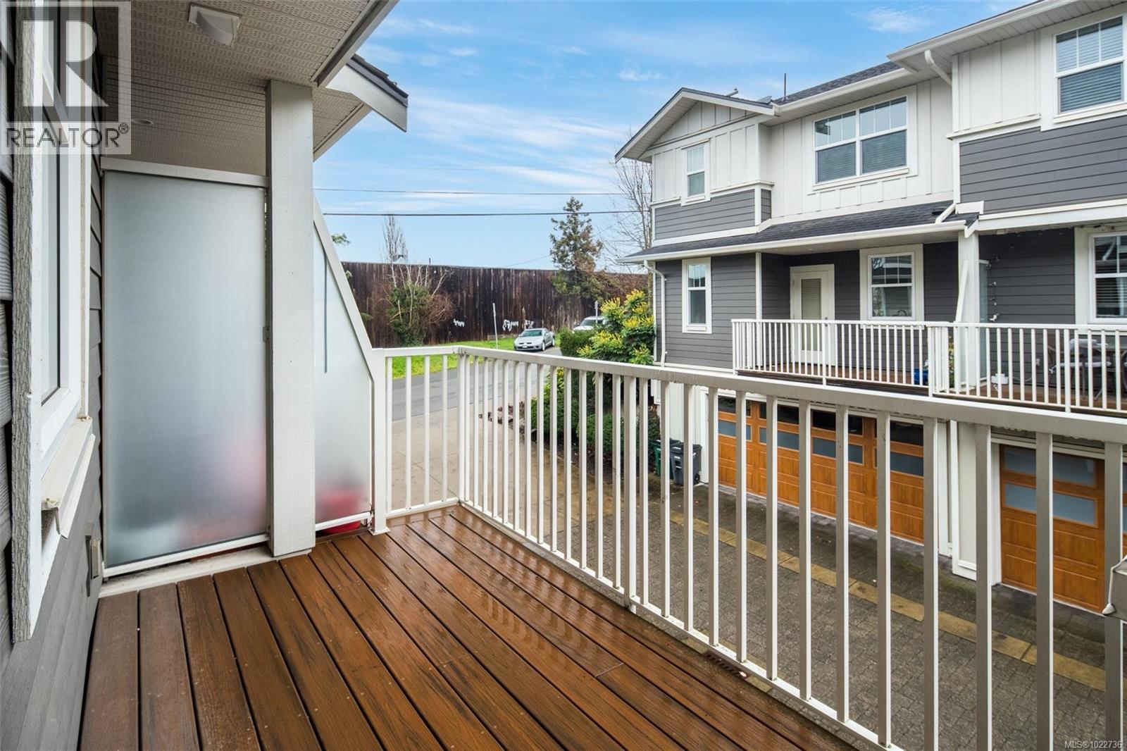 13 3356 Whittier Ave, Saanich