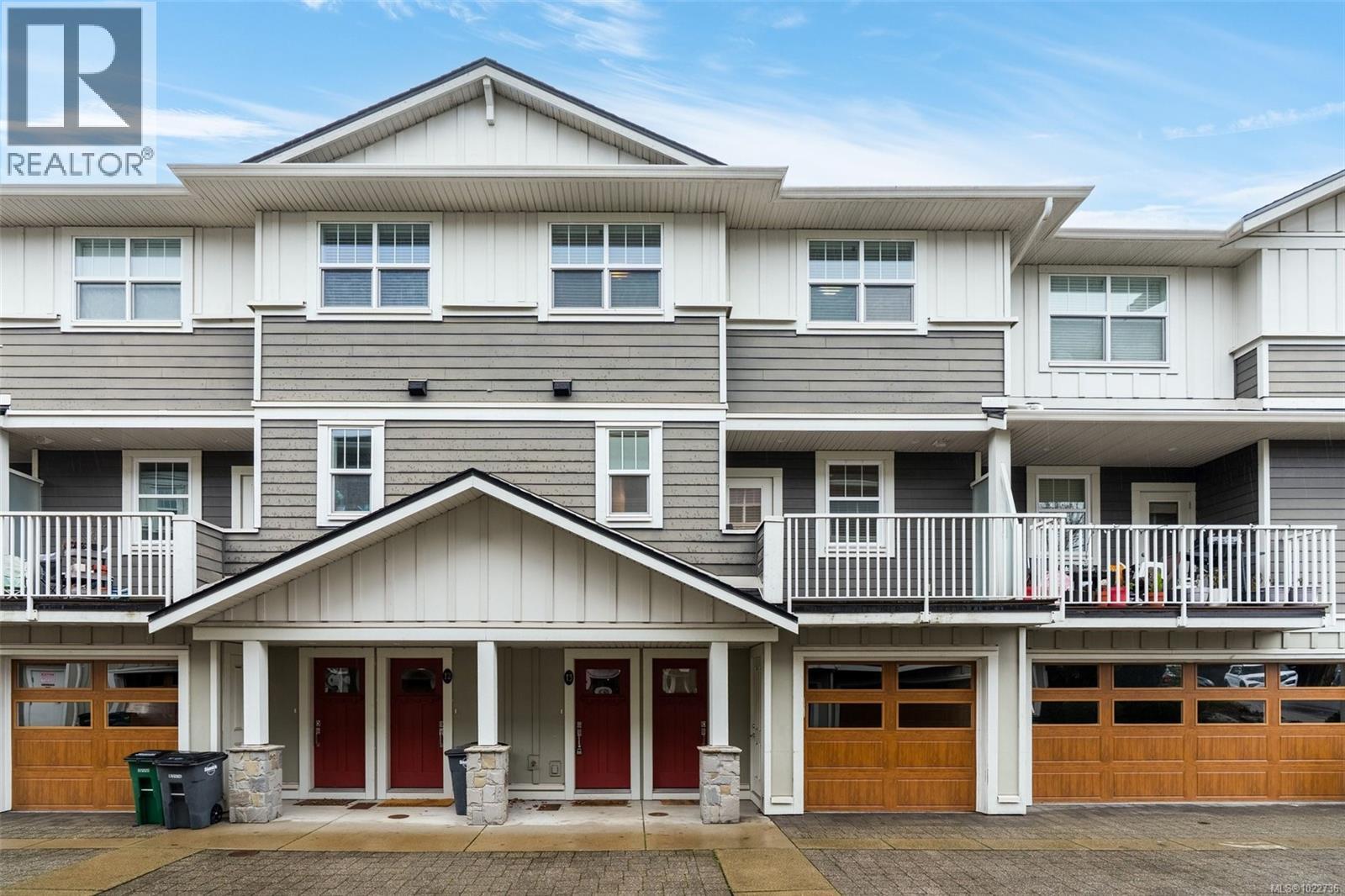 13 3356 Whittier Ave, Saanich