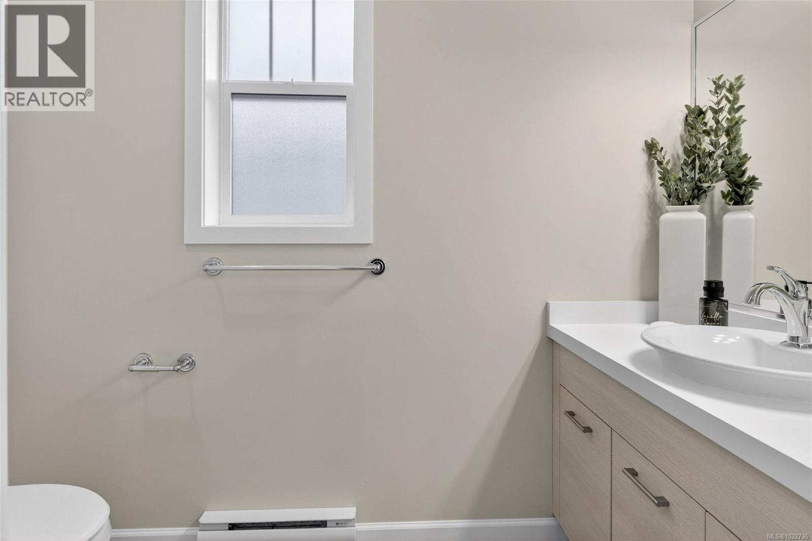 13 3356 Whittier Ave, Saanich