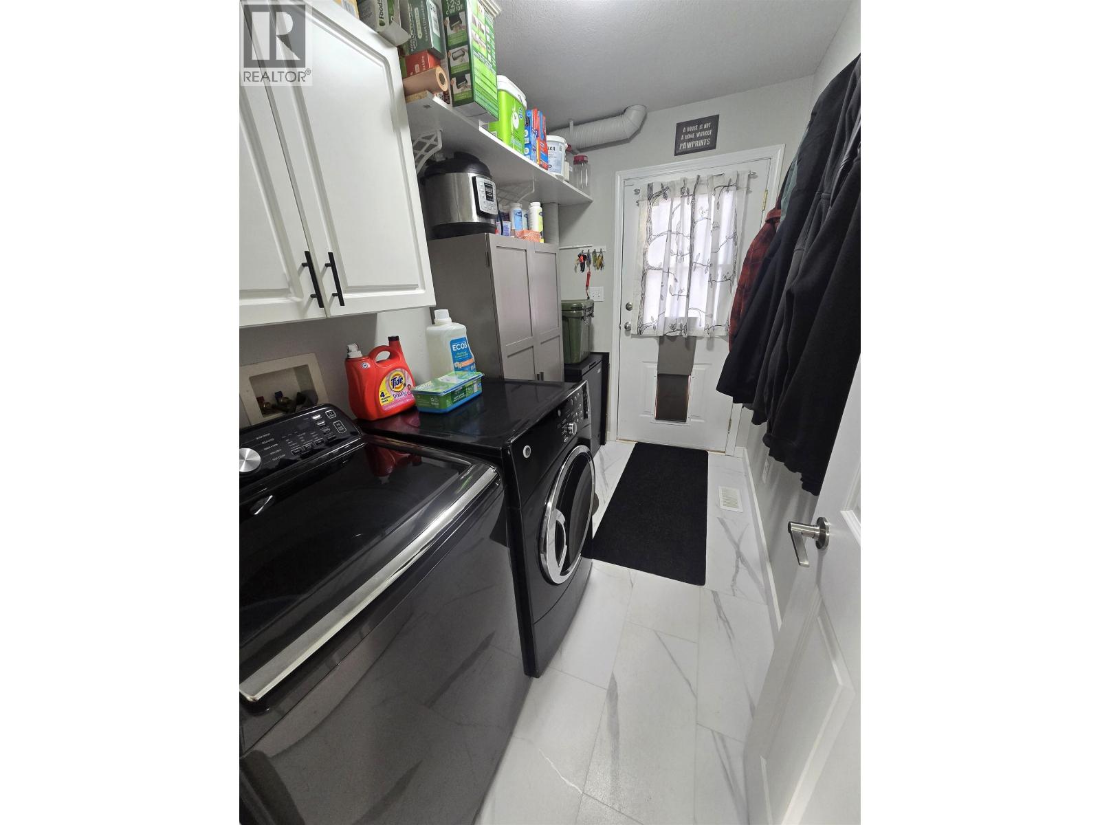 2577 THORNHILL STREET, Terrace