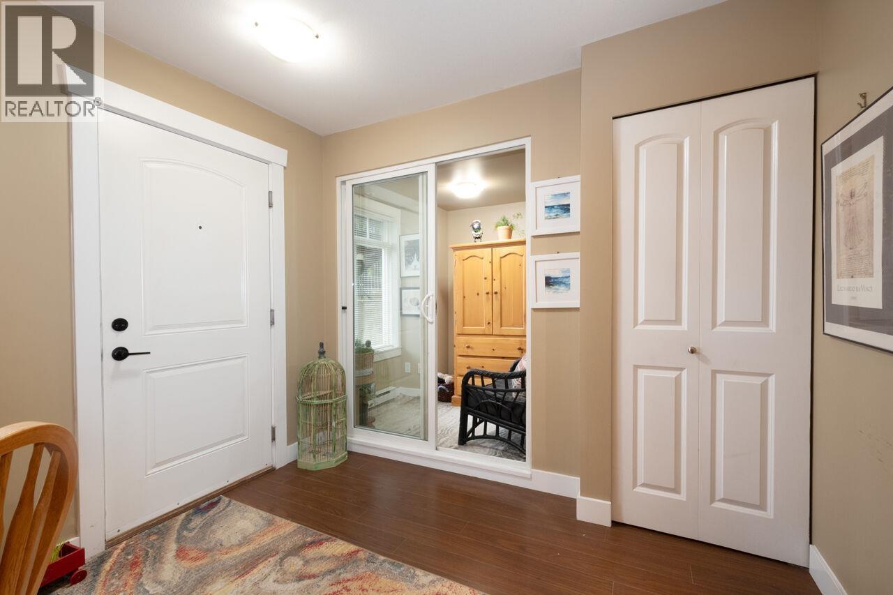 6 7428 E 14TH AVENUE, Burnaby