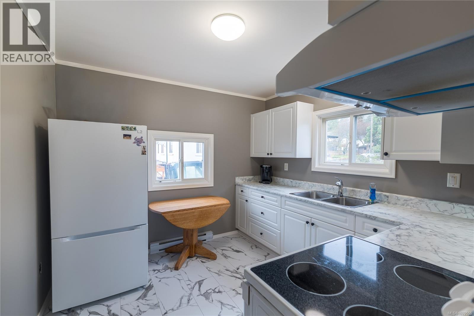 847 Admirals Rd, Esquimalt