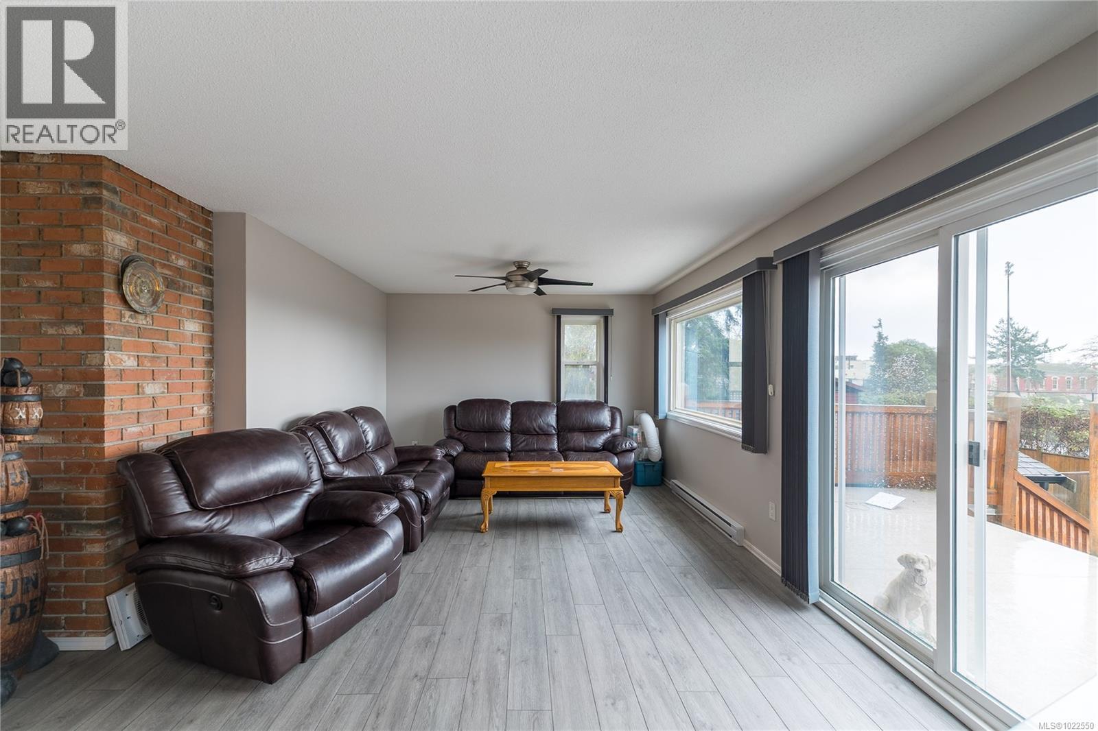 847 Admirals Rd, Esquimalt