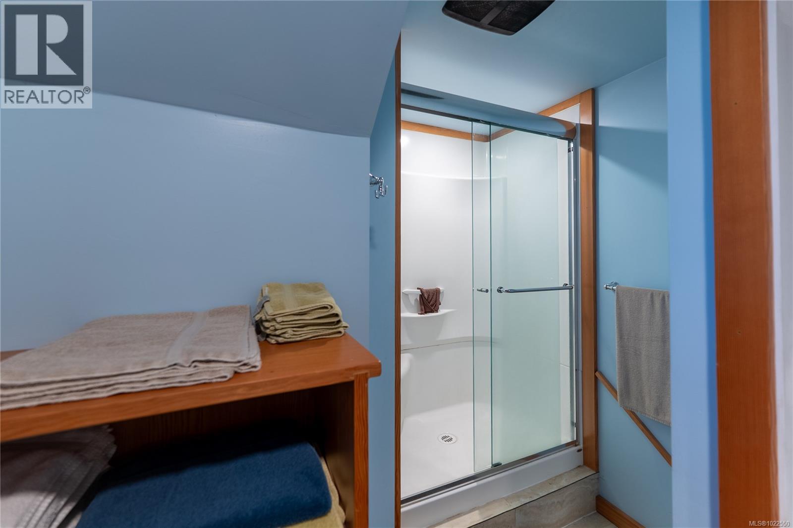 847 Admirals Rd, Esquimalt