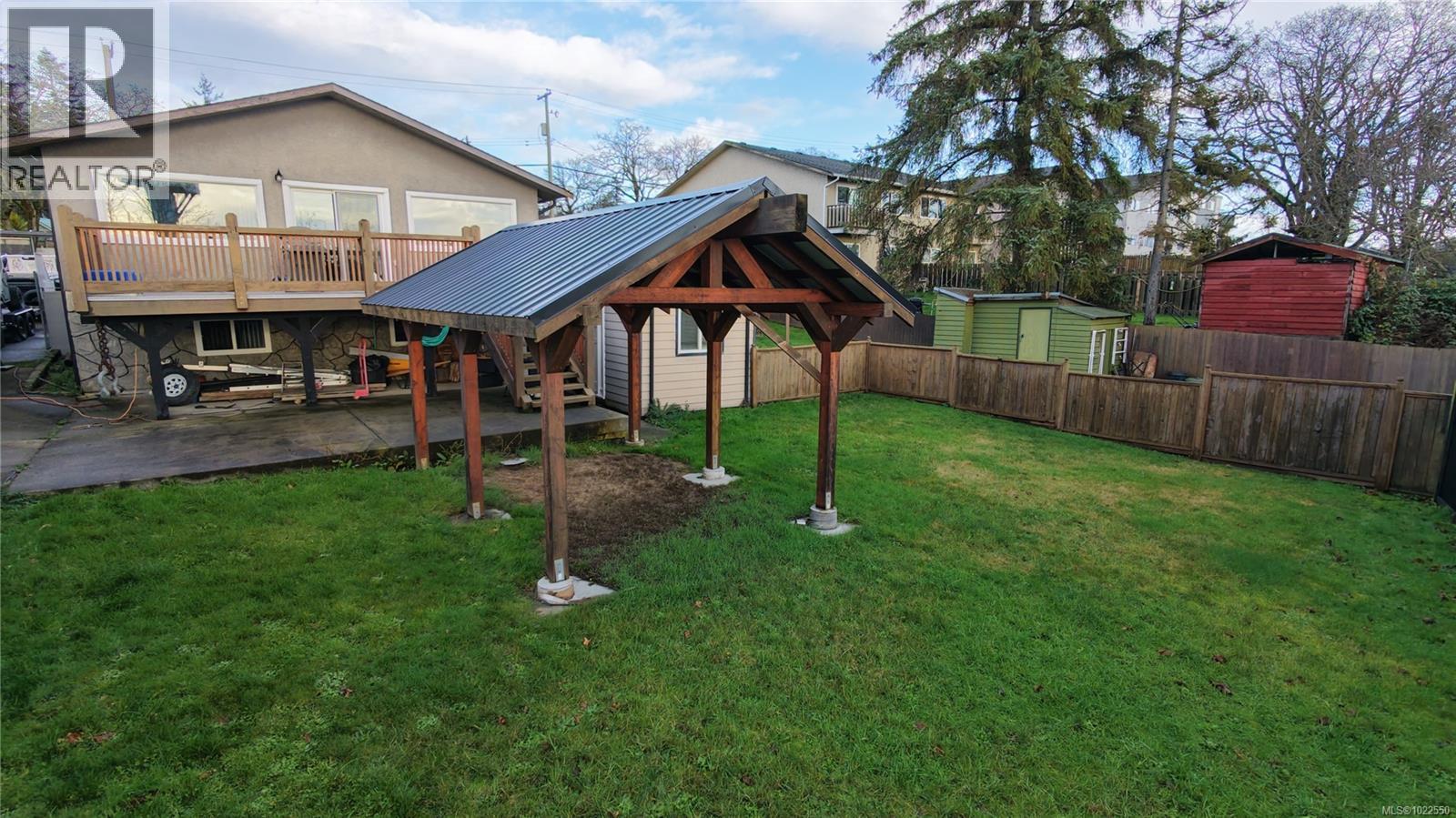 847 Admirals Rd, Esquimalt