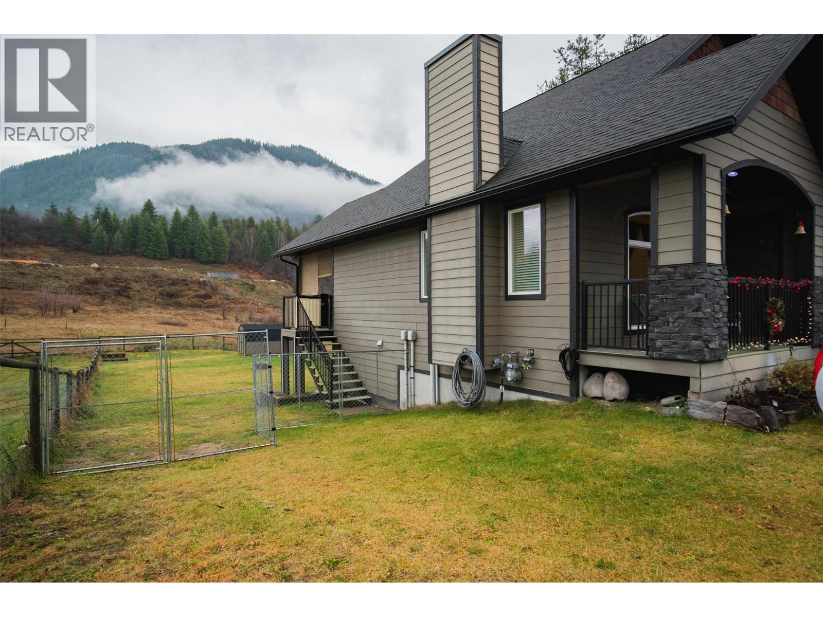892 Waterloo Road, Castlegar