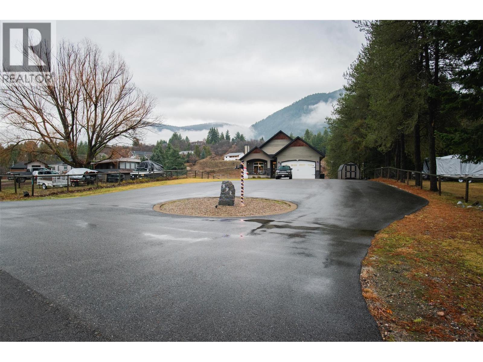 892 Waterloo Road, Castlegar