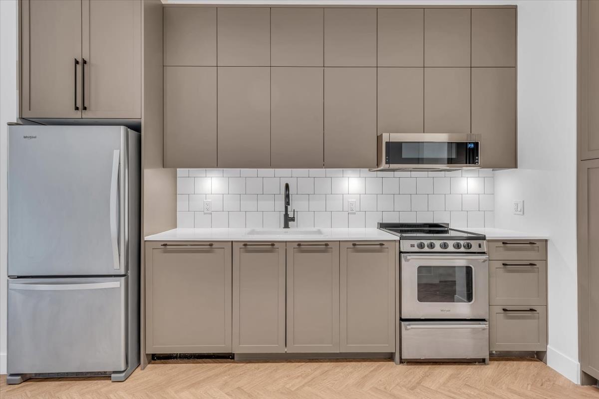 112 13929 105 BOULEVARD, Surrey