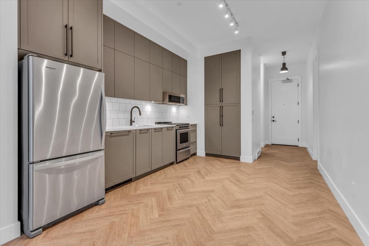 112 13929 105 BOULEVARD, Surrey