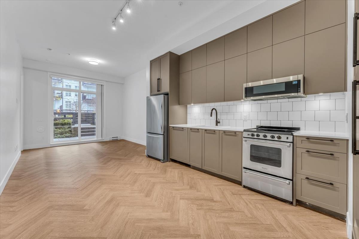 112 13929 105 BOULEVARD, Surrey