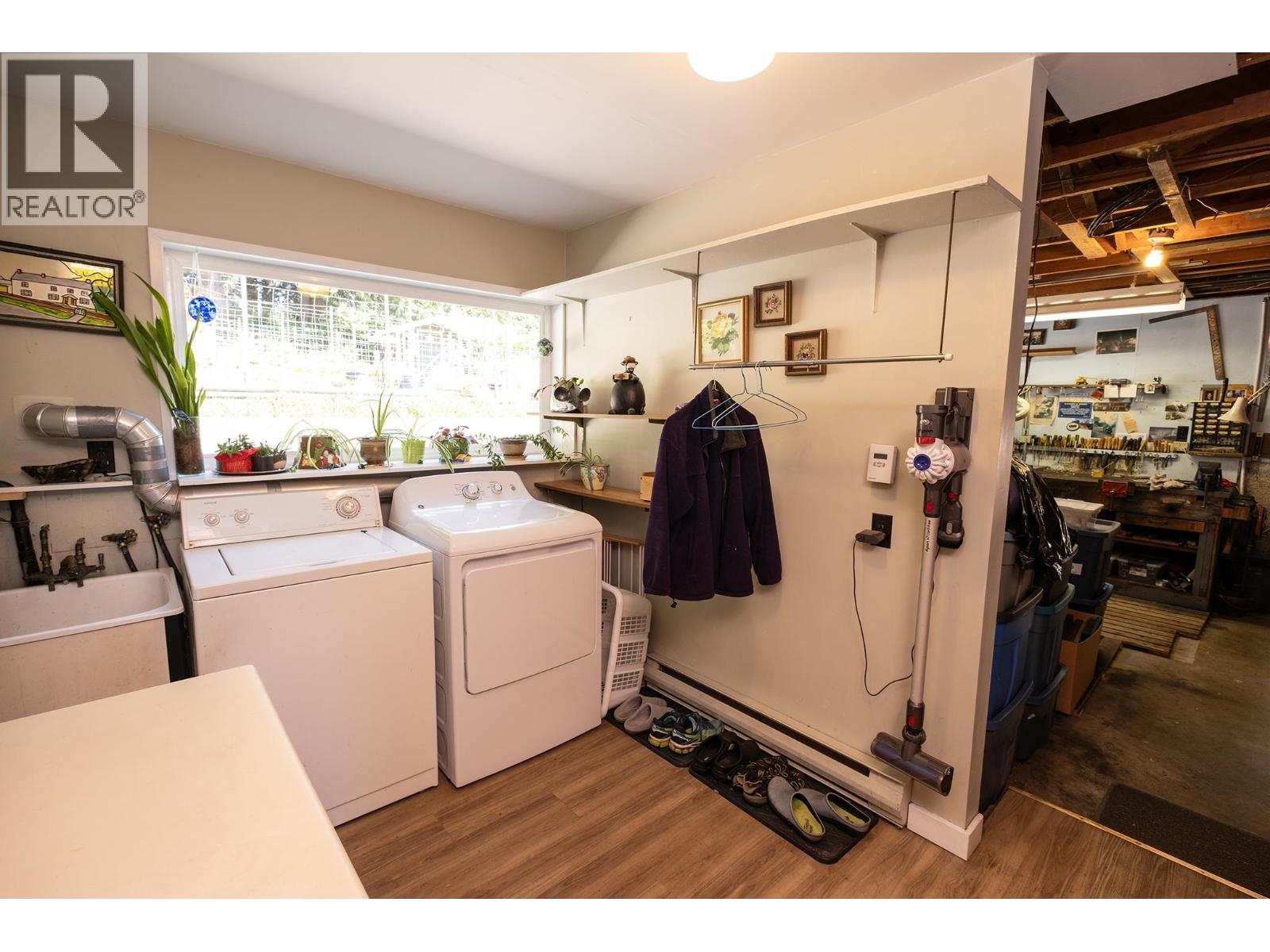 1238 GOWER POINT ROAD, Gibsons