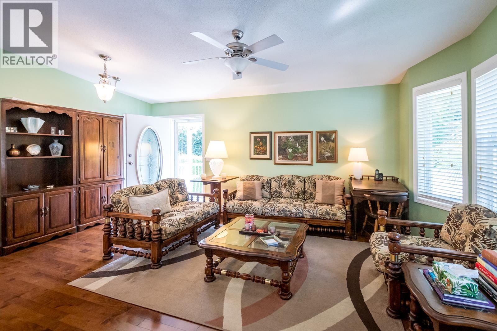 101 4510 SUNSHINE COAST HIGHWAY, Sechelt