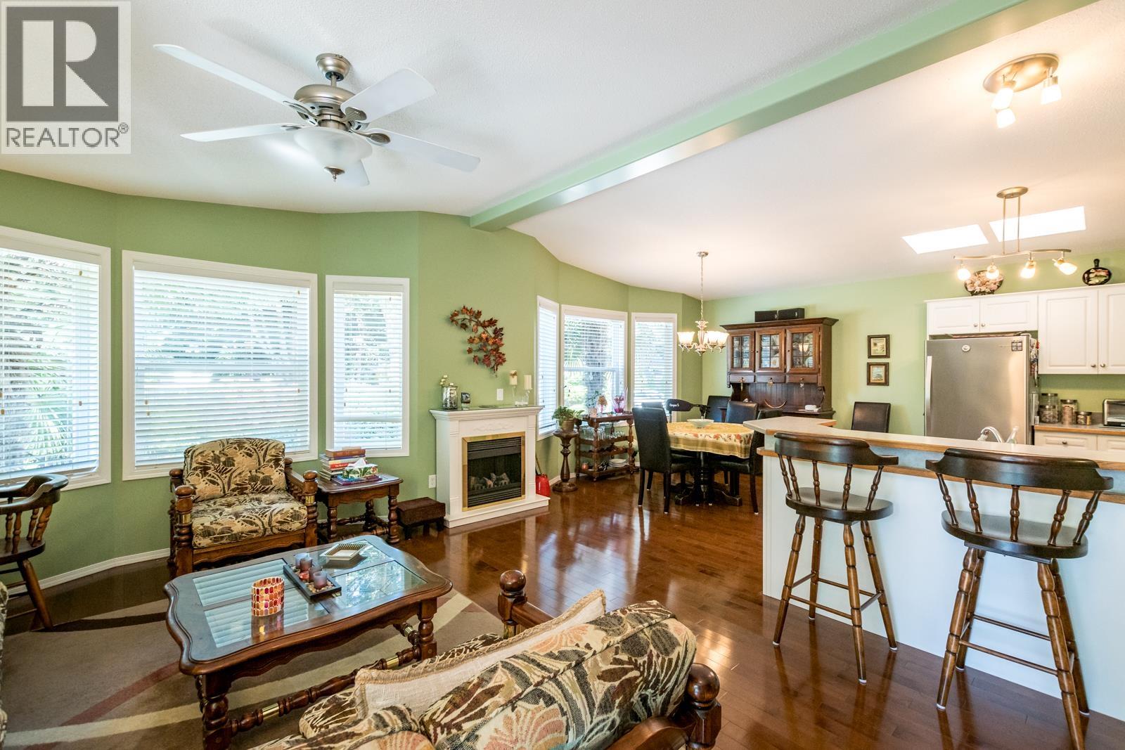 101 4510 SUNSHINE COAST HIGHWAY, Sechelt