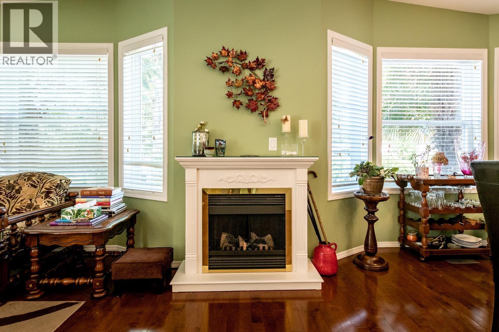 101 4510 SUNSHINE COAST HIGHWAY, Sechelt