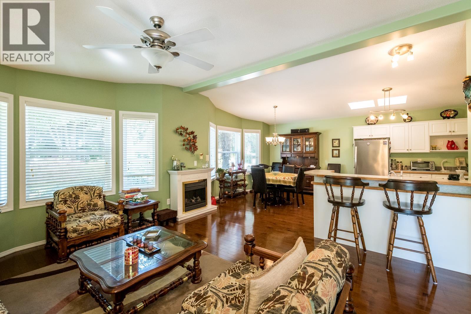 101 4510 SUNSHINE COAST HIGHWAY, Sechelt