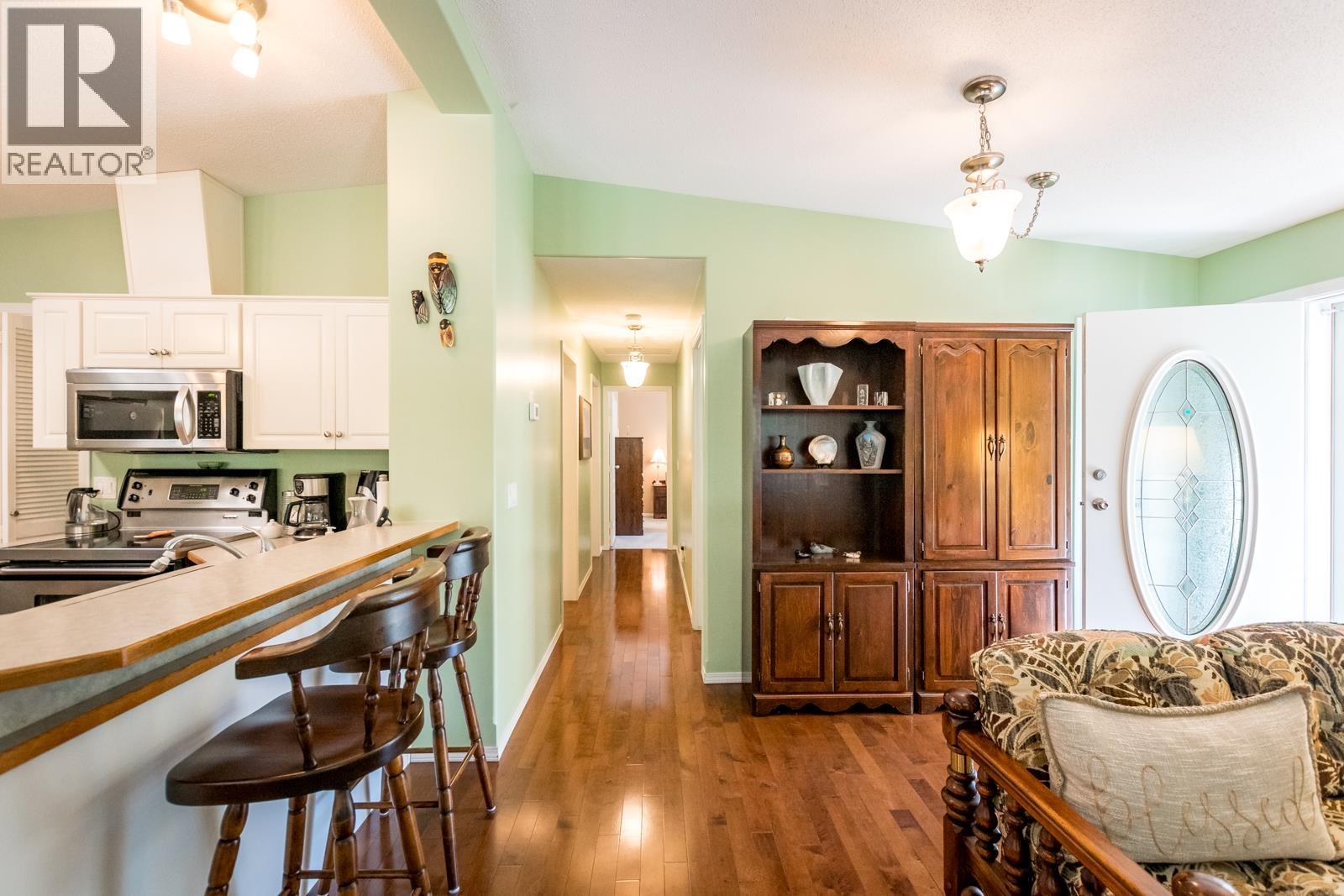 101 4510 SUNSHINE COAST HIGHWAY, Sechelt