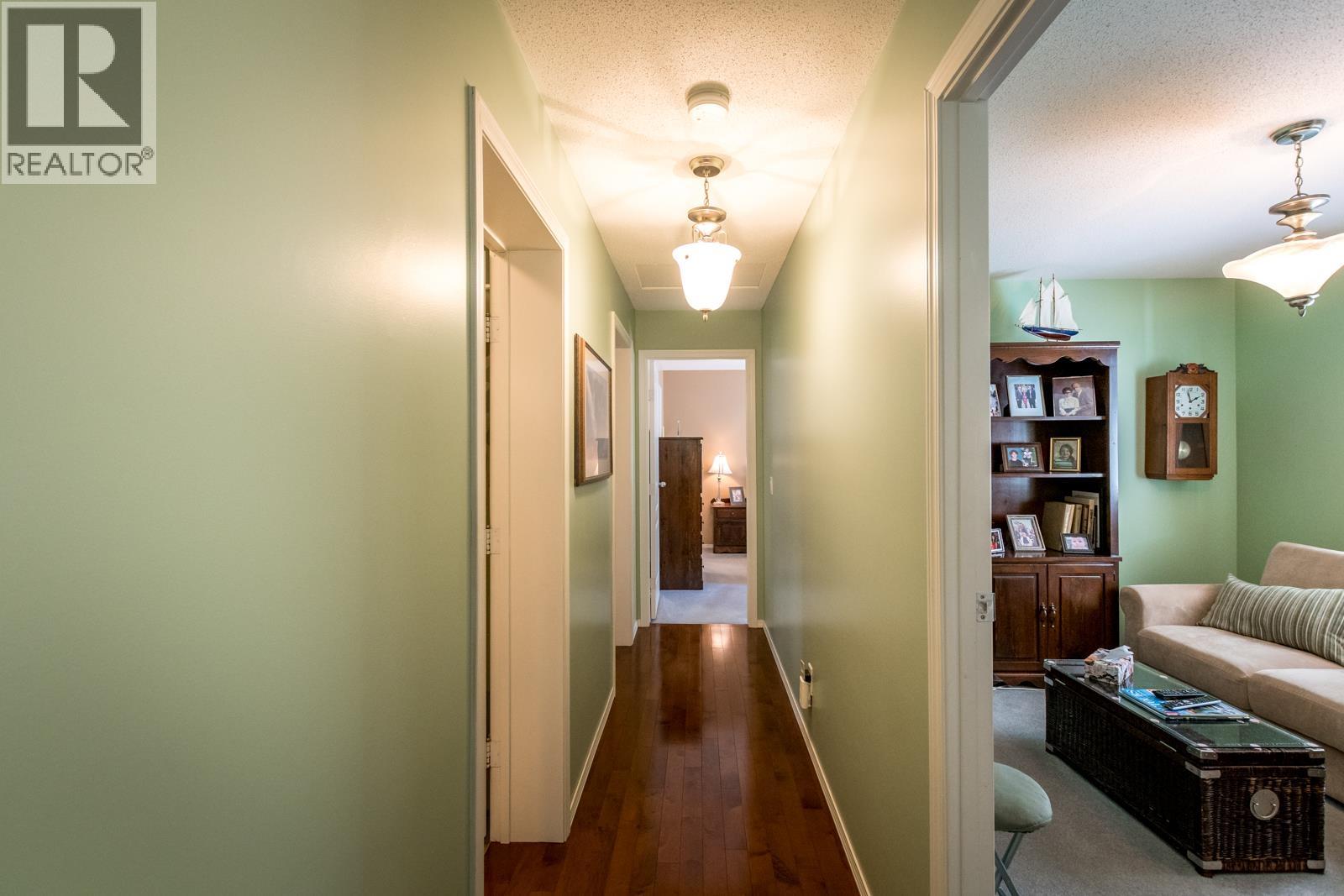 101 4510 SUNSHINE COAST HIGHWAY, Sechelt