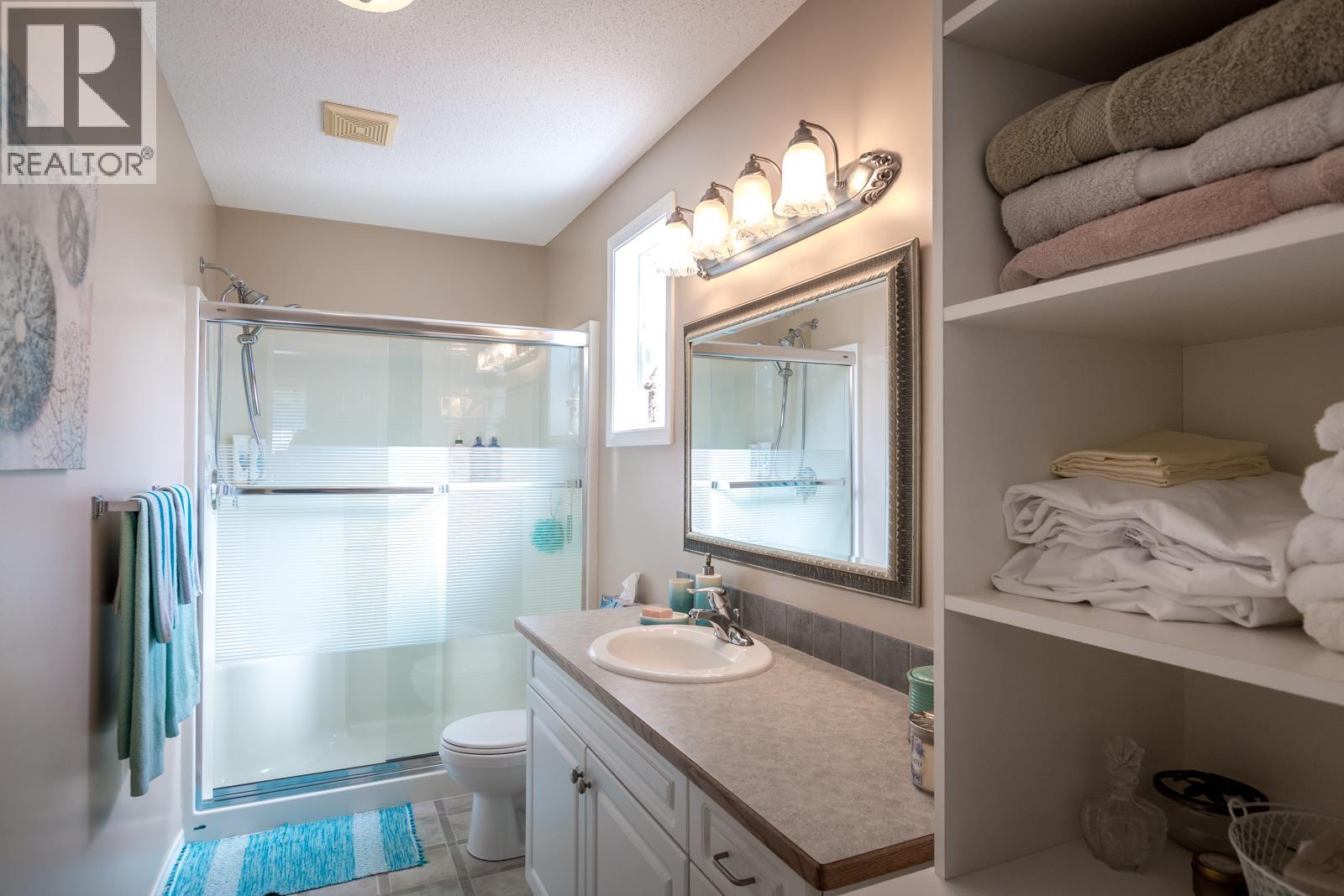 101 4510 SUNSHINE COAST HIGHWAY, Sechelt