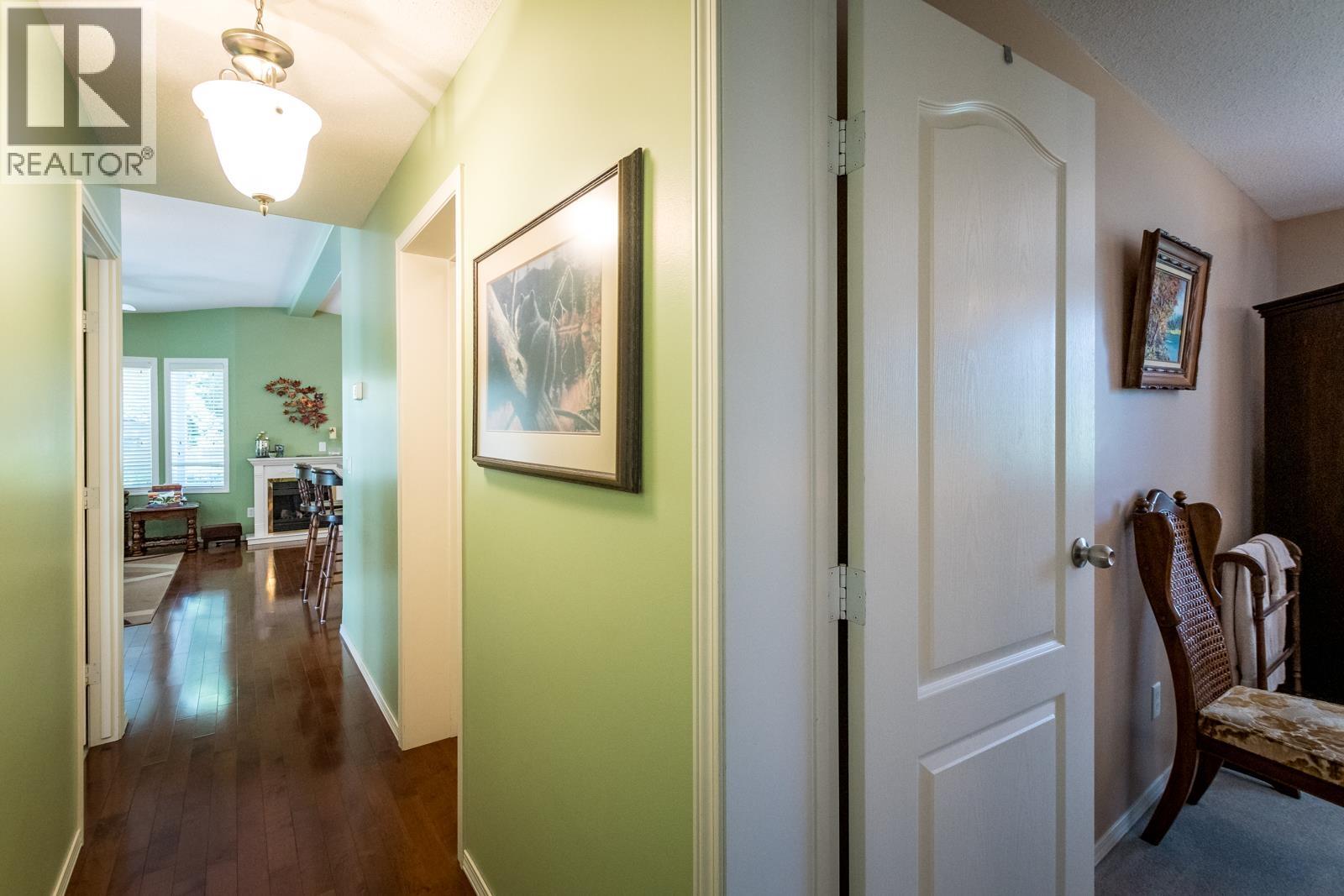 101 4510 SUNSHINE COAST HIGHWAY, Sechelt