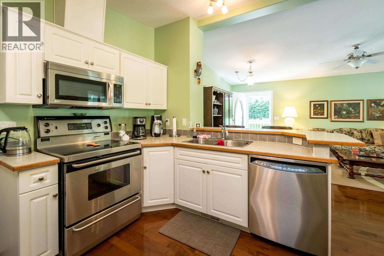 101 4510 SUNSHINE COAST HIGHWAY, Sechelt