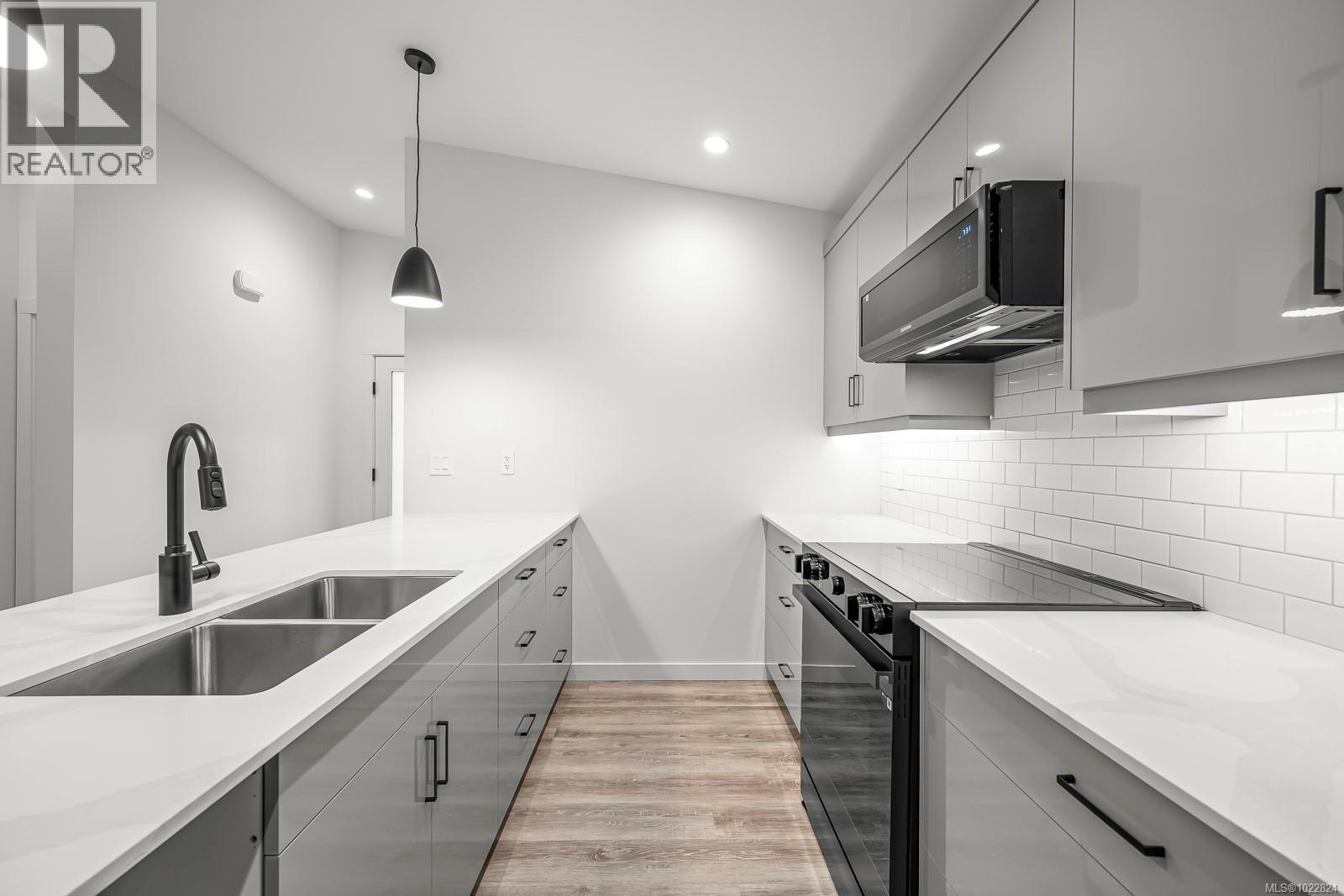 #40 3025 Royston Rd - 13