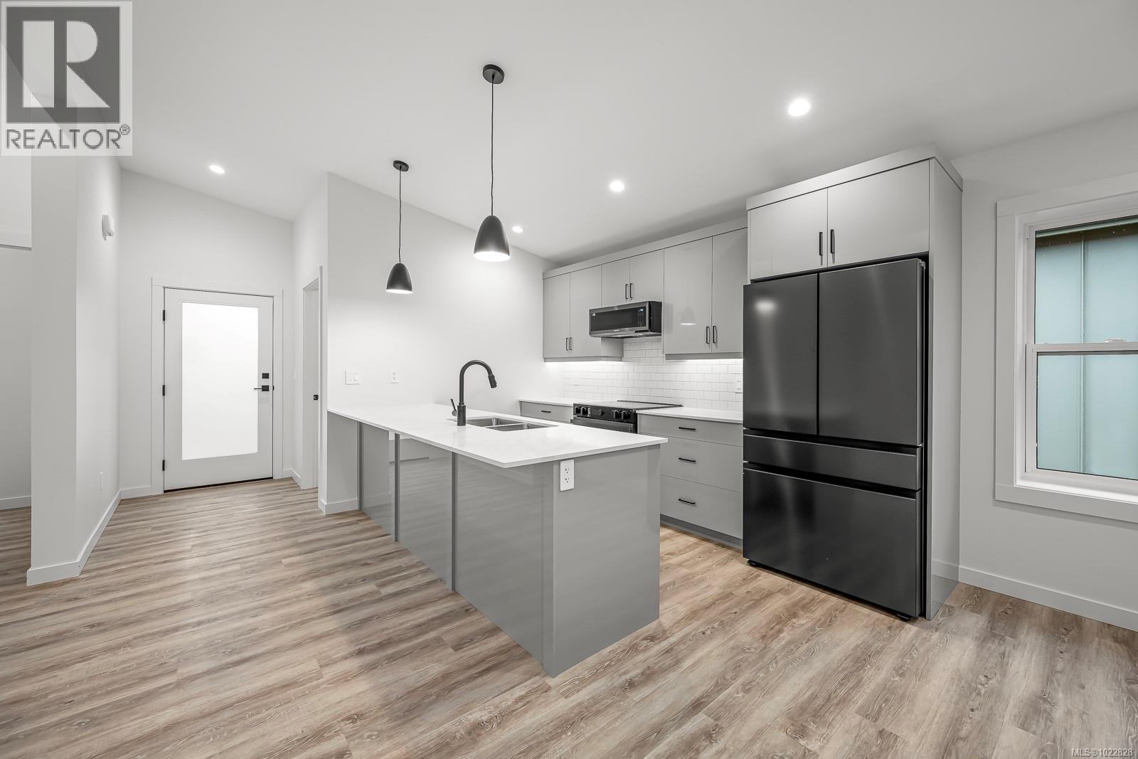 #41 3025 ROYSTON RD - 6