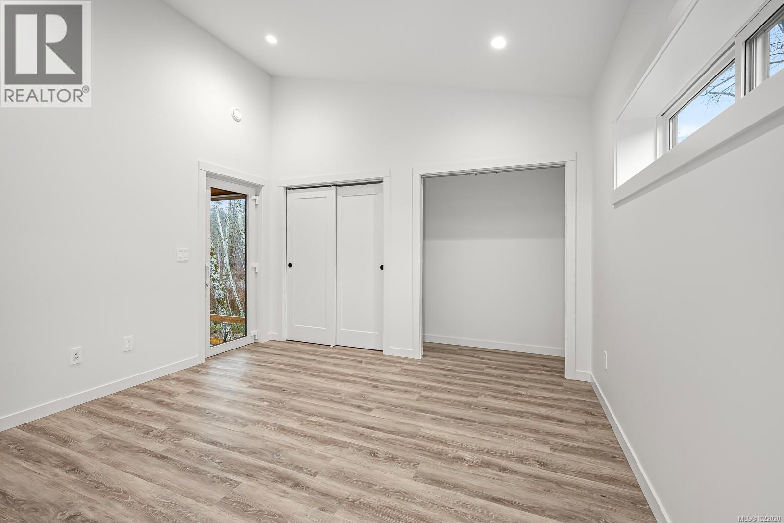 #41 3025 ROYSTON RD - 21