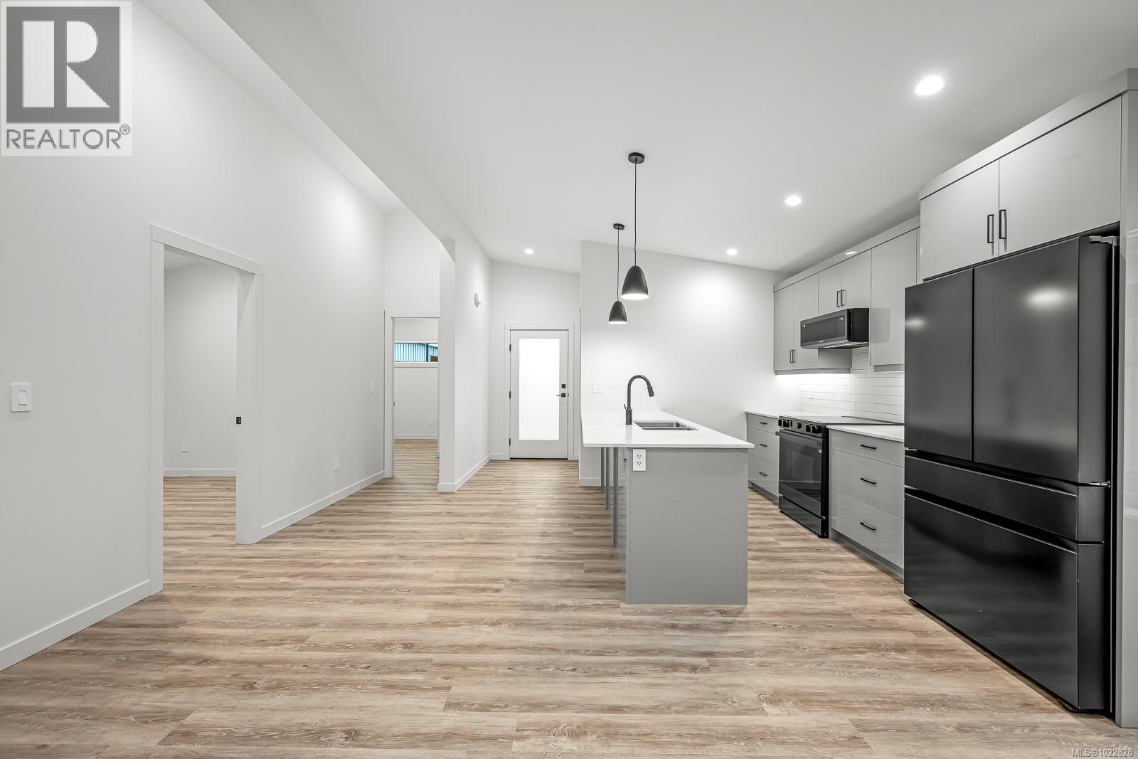 #41 3025 ROYSTON RD - 16