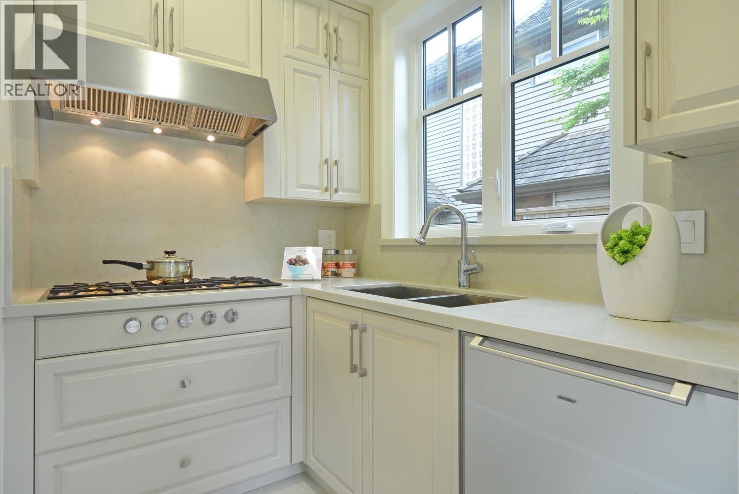 2930 W 29TH AVENUE, Vancouver