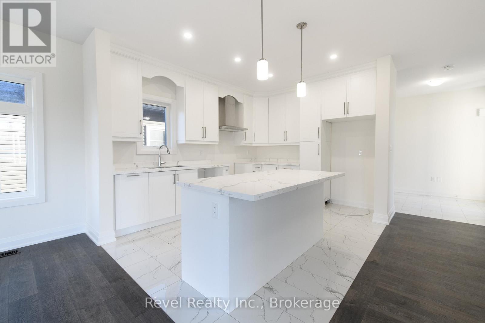 45 JOANNE CRESCENT - Photo 5 of 16, Wasaga Beach, Ontario