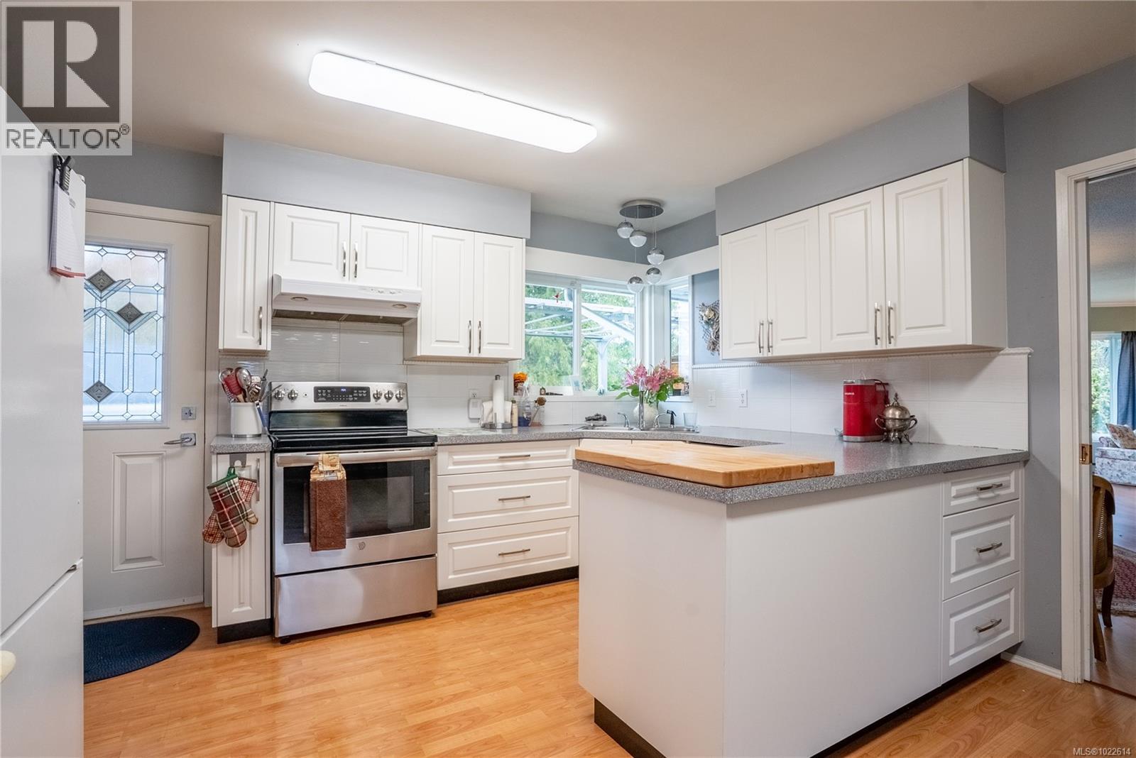 6327 Lansdowne Pl, Duncan