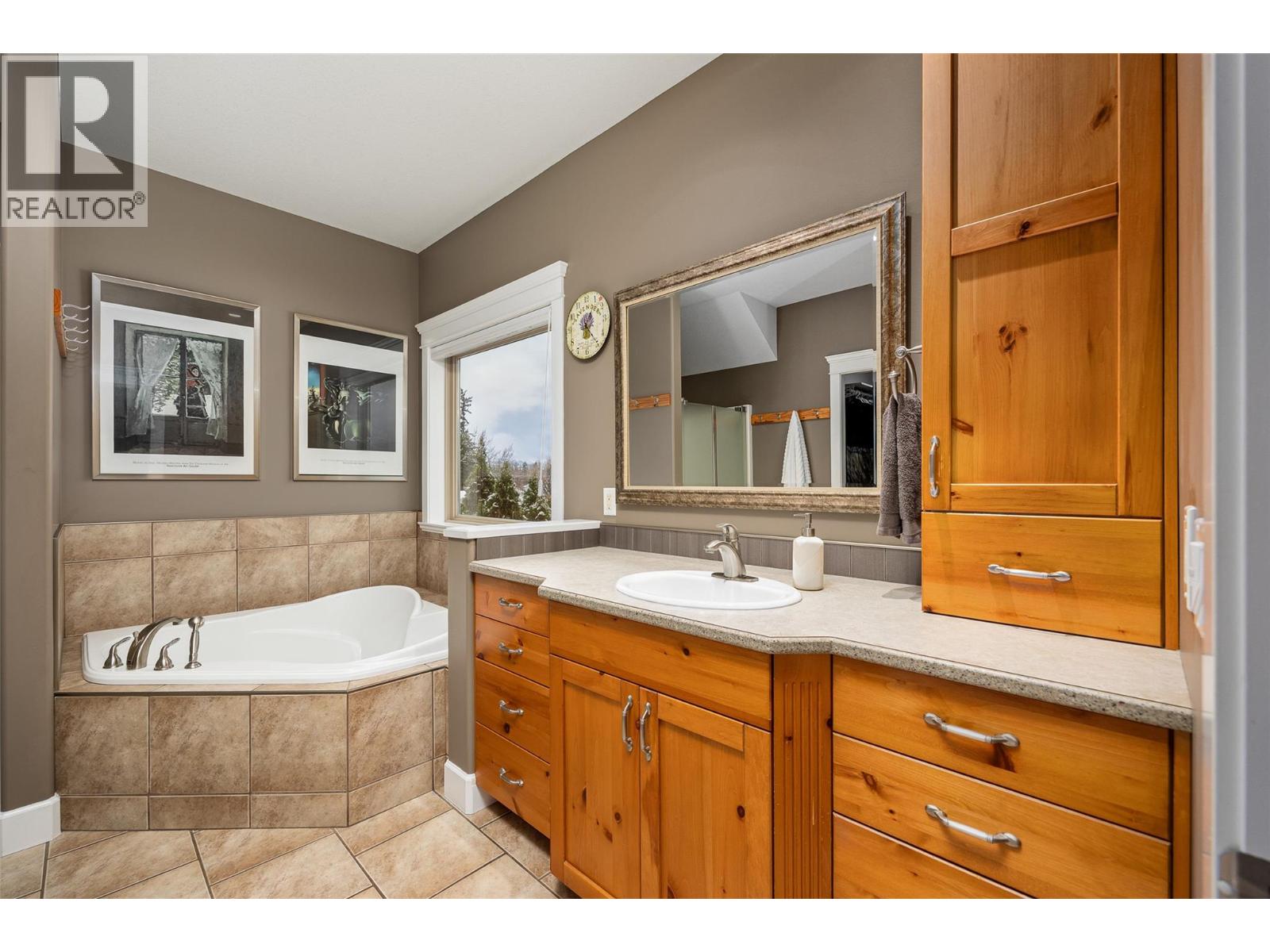  698 Westpoint Court, Kelowna