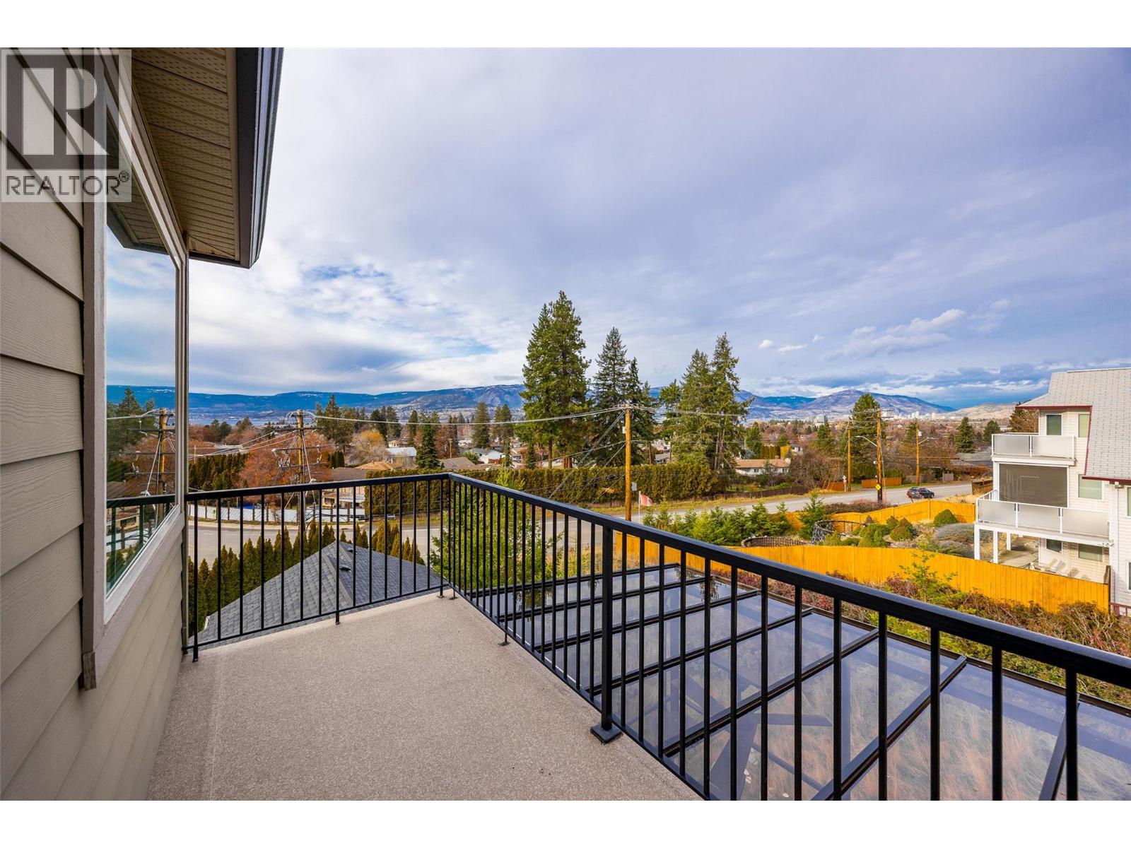  698 Westpoint Court, Kelowna