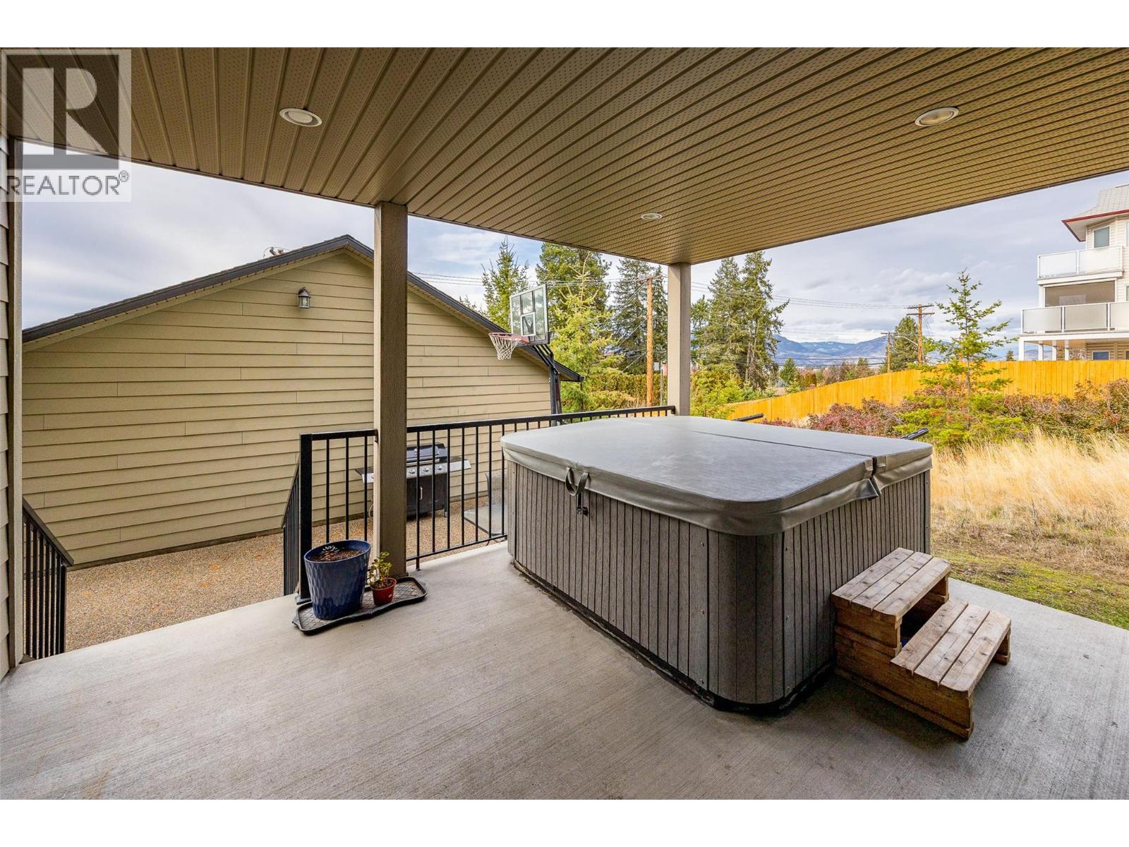  698 Westpoint Court, Kelowna